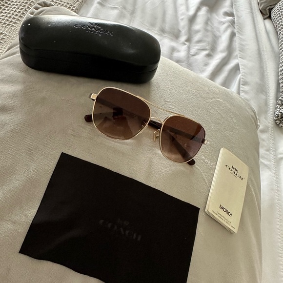 Brown women coach sunglasses gently used no scratches with case - Picture 1 of 4